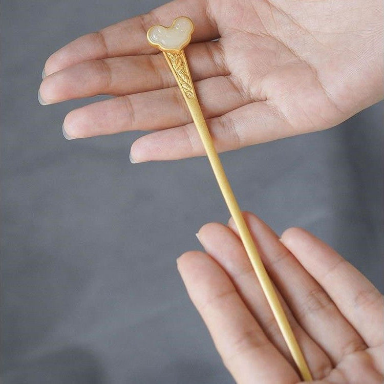 Charming Gold Piece for Any Occasion