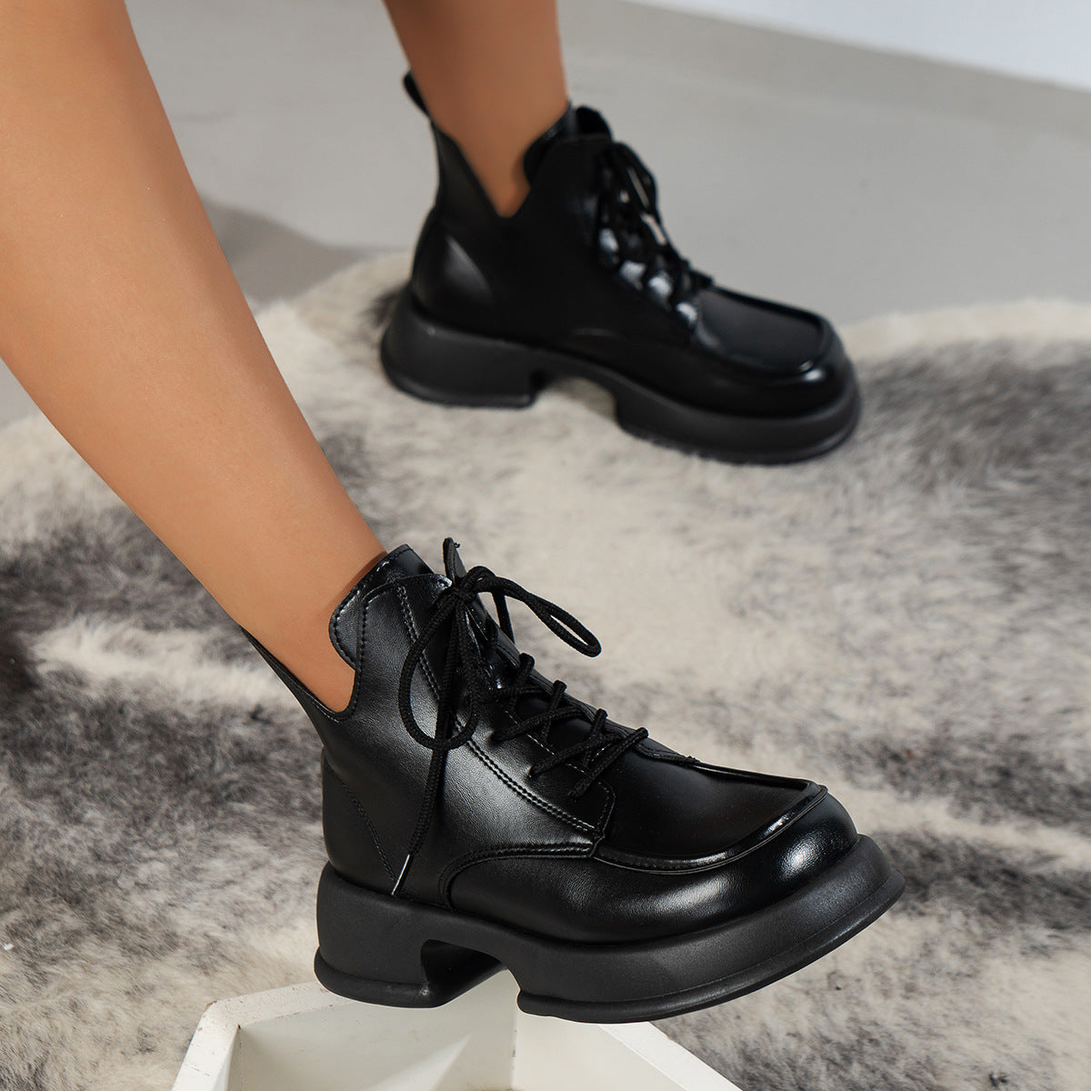 Graceful Orthopedic Shoes for Modern Look