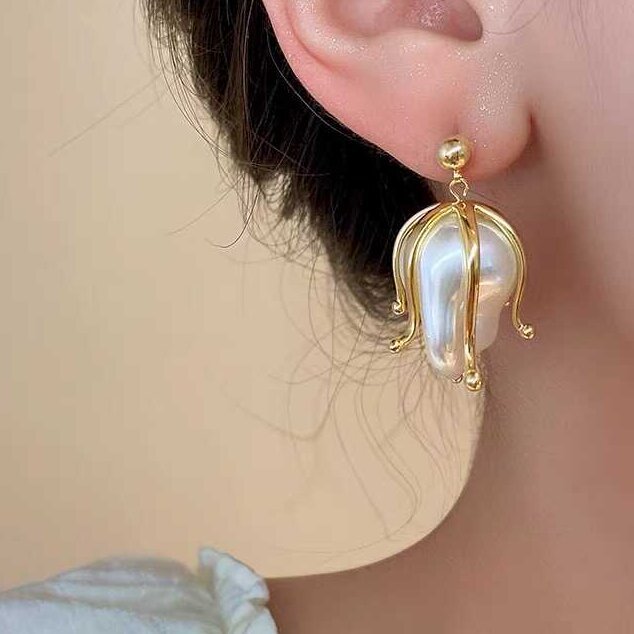 Charming Pearl Earring for Any Occasion