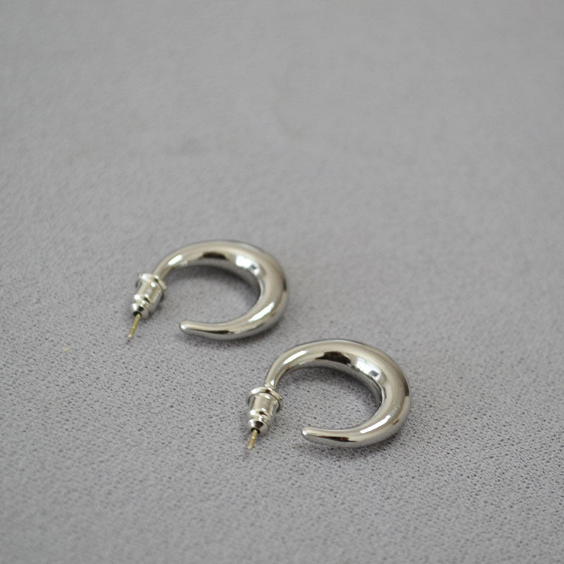 Classic Gold Earring with Timeless Appeal