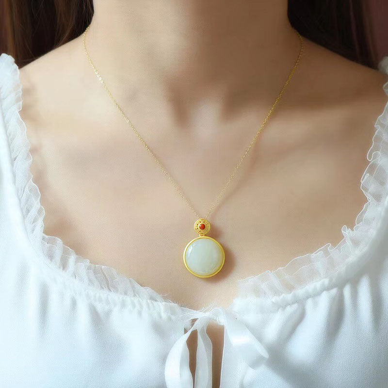 Classic Silver Necklace with Timeless Appeal