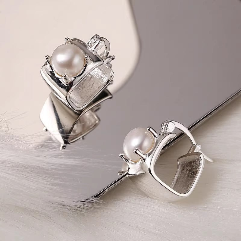 Classic Pearl Earring with Timeless Appeal
