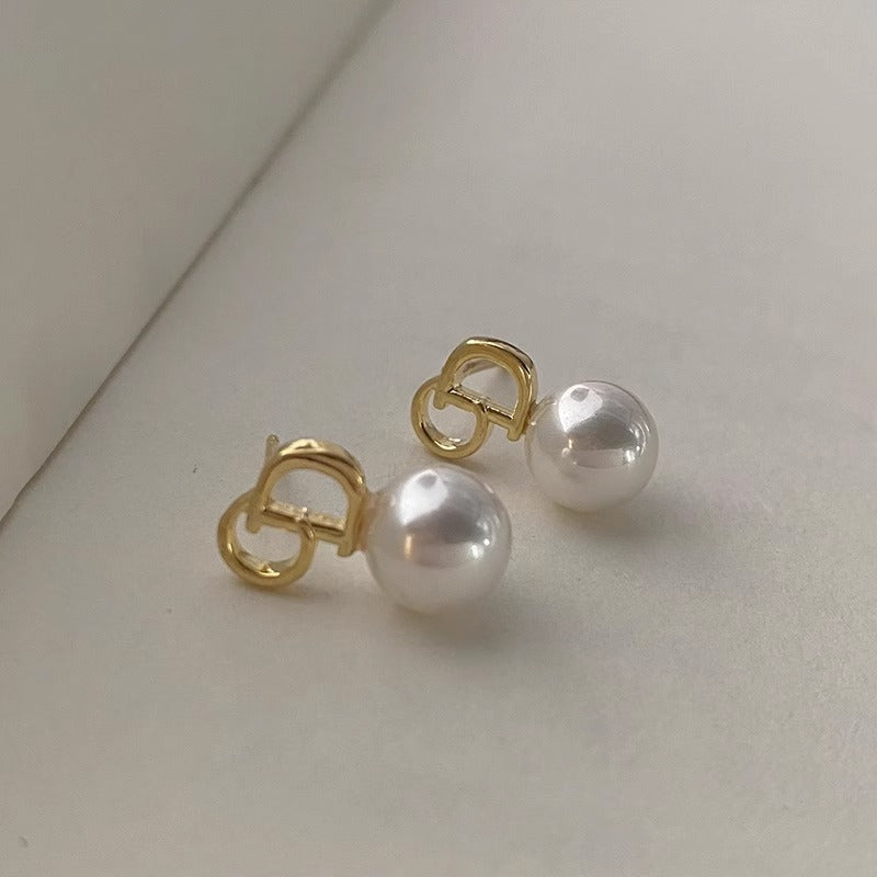 Charming Pearl Earring for Any Occasion