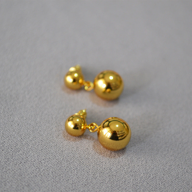 Romantic Gold Earring for Special Moments