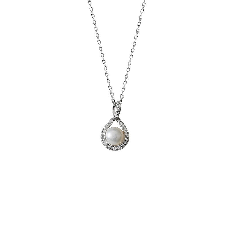 Classic Pearl Necklace with Timeless Appeal