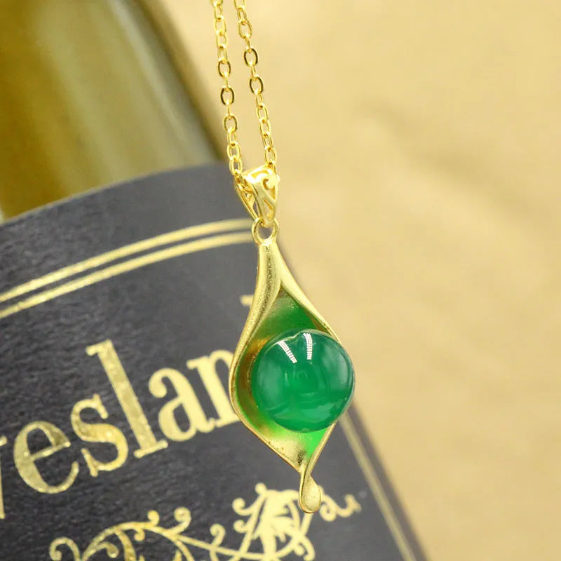 Romantic Gold Necklace for Special Moments