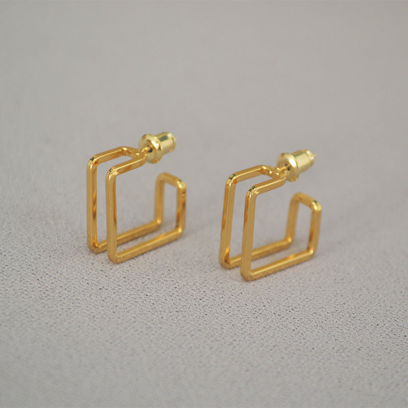 Charming Gold Earring for Any Occasion