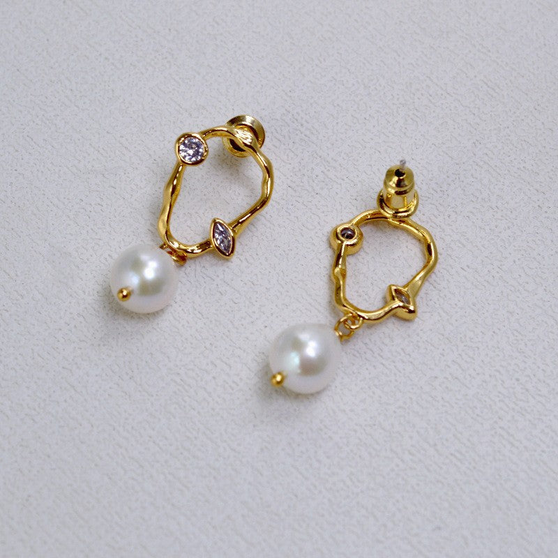 Elegant Gold Earring for Every Occasion