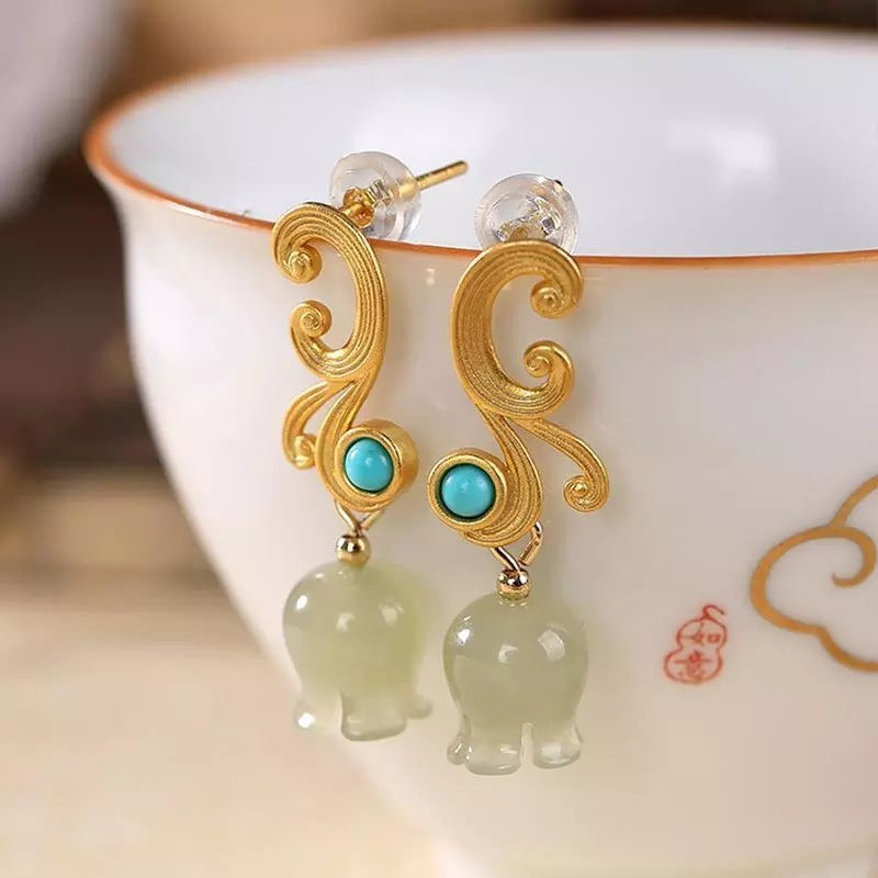 Charming Gold Earring for Any Occasion