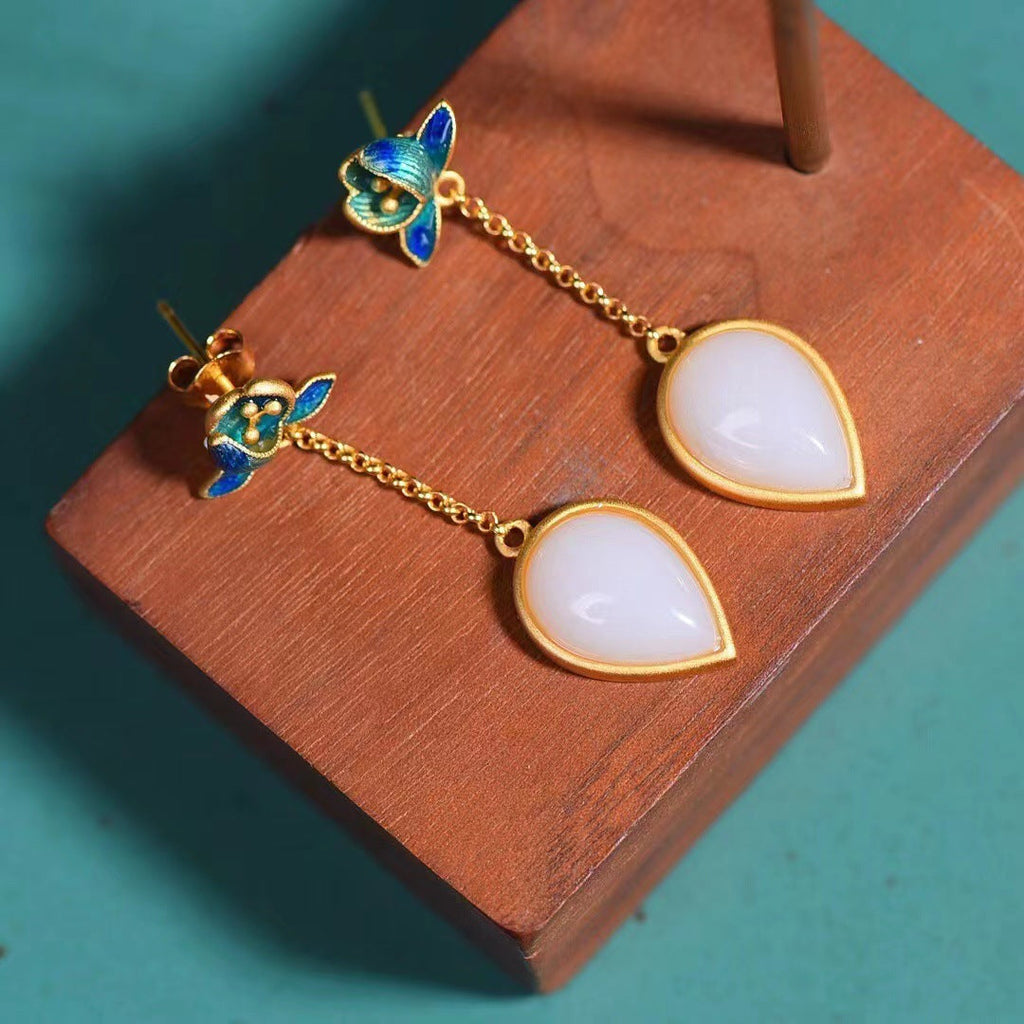Charming Silver Earring for Any Occasion