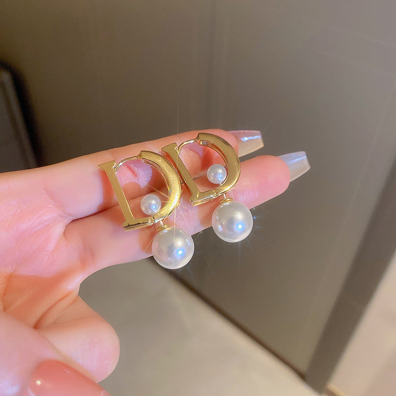 Romantic Gold Earring for Special Moments