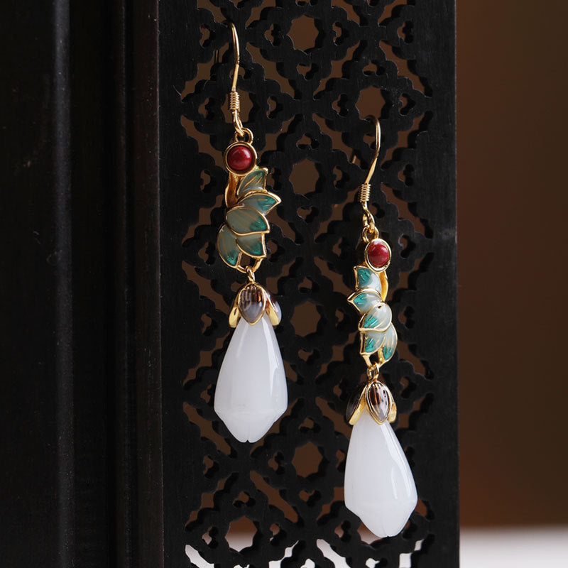 Classic Gold Earring with Timeless Appeal