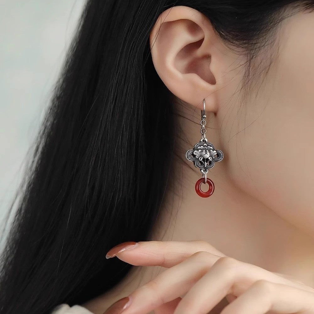 Romantic Silver Earring for Special Moments