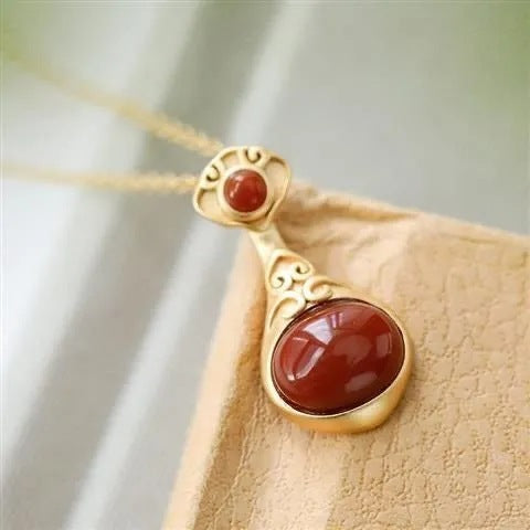 Beautiful Gold Set with Unique Style