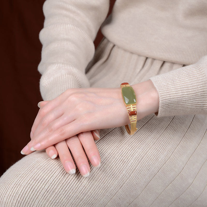 Classic Silver Bracelet with Timeless Appeal