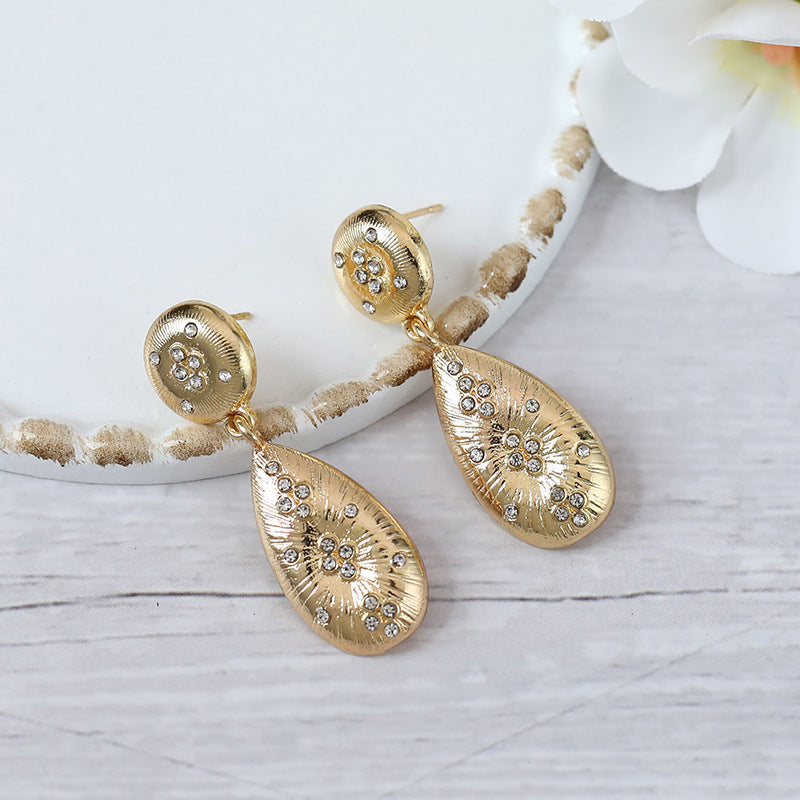 Elegant Gold Earring for Every Occasion