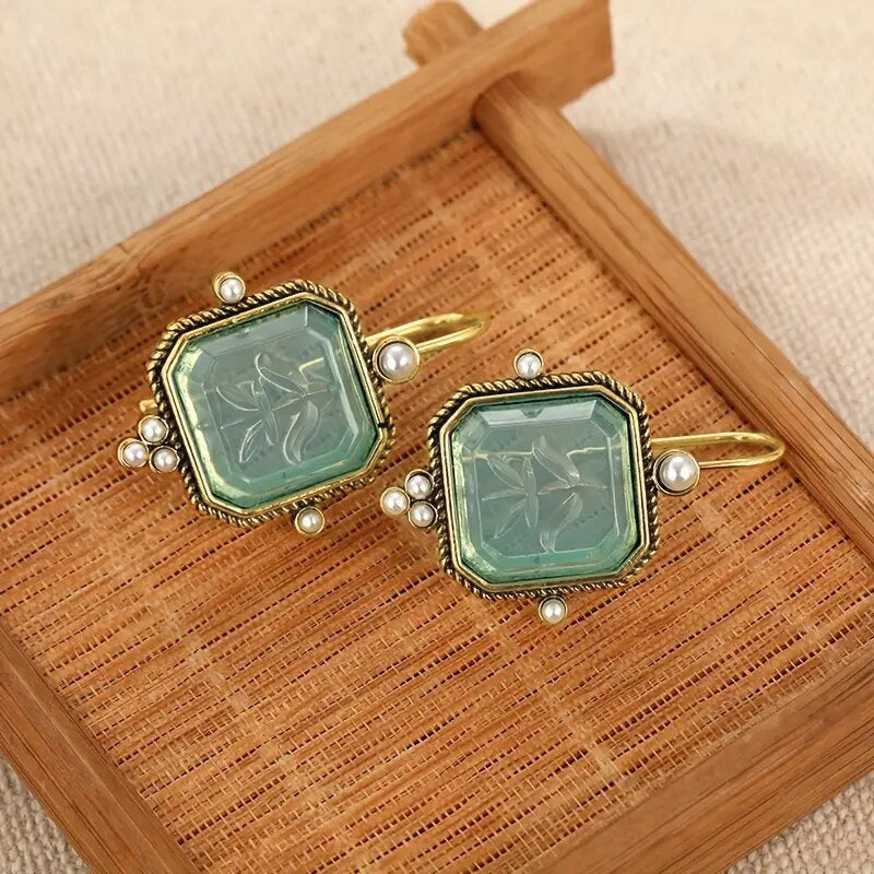 Charming Piece for Any Occasion