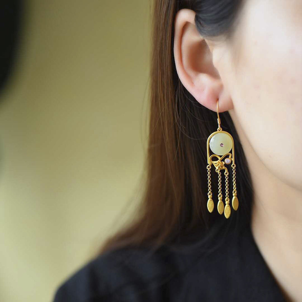 Charming Gold Earring for Any Occasion