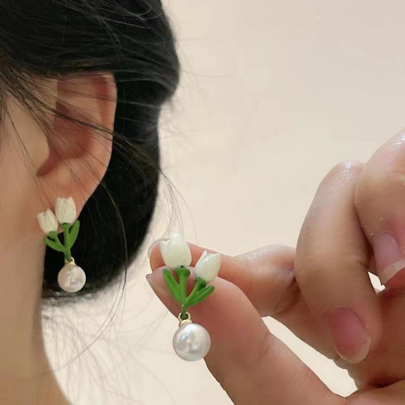 Stunning Pearl Earring for Daily Wear