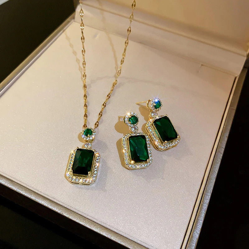 Stunning Necklace for Daily Wear