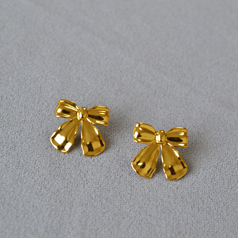 Romantic Gold Earring for Special Moments