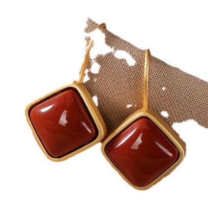 Charming Gold Earring for Any Occasion