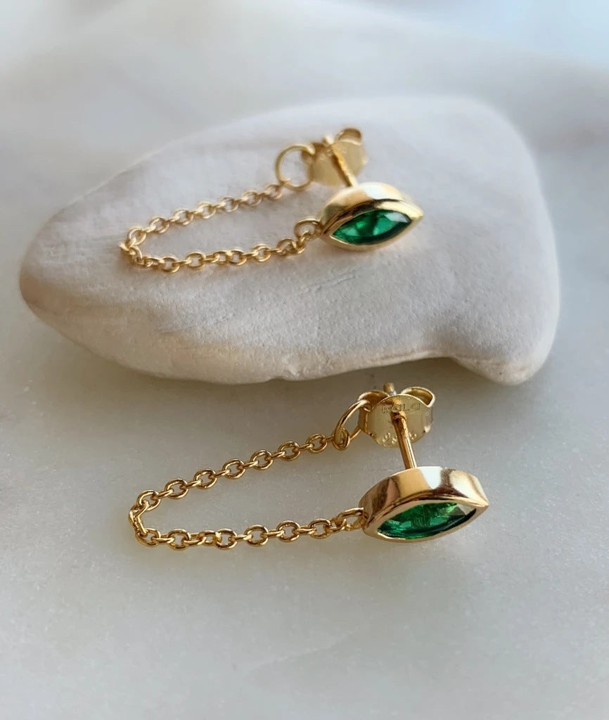 Charming Gold Earring for Any Occasion
