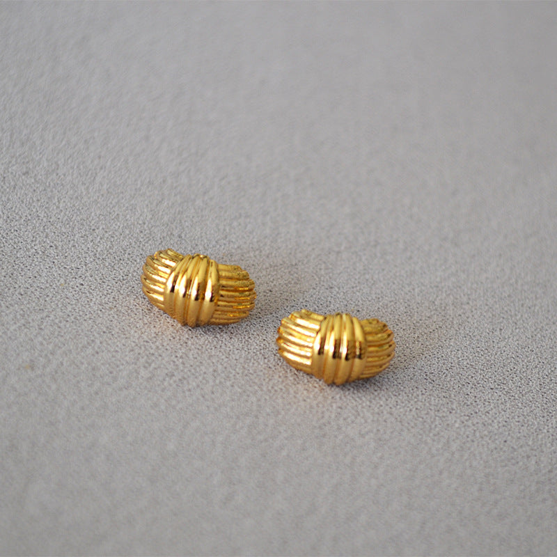 Romantic Gold Earring for Special Moments