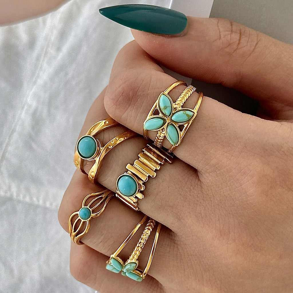Classic Gold Bracelet with Timeless Appeal