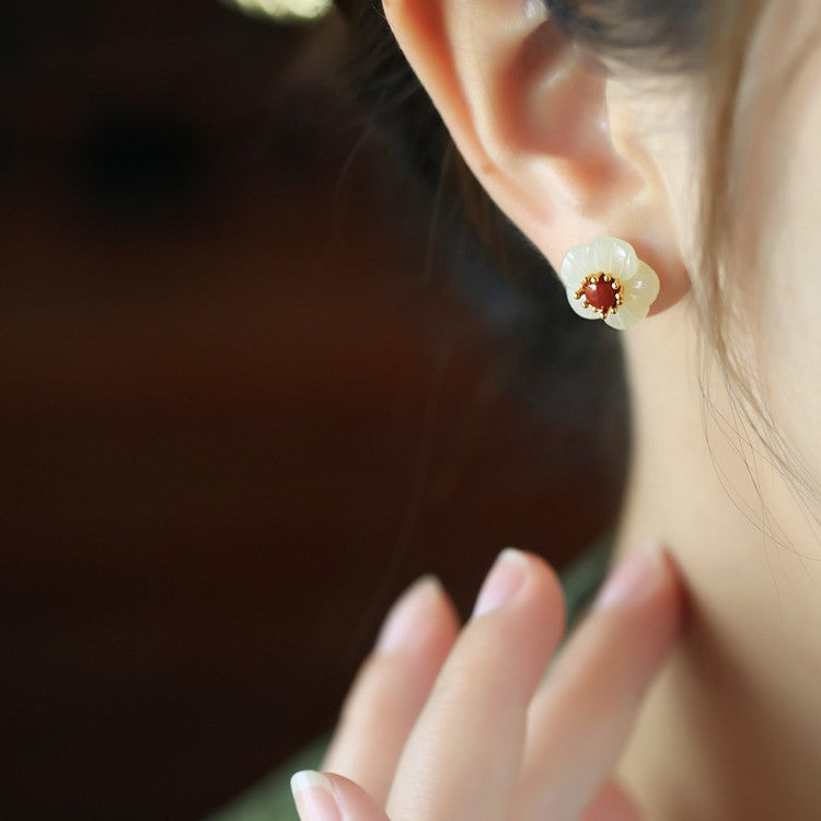 Charming Silver Earring for Any Occasion