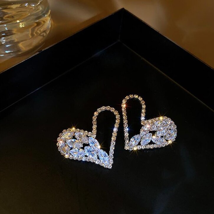 Charming Earring for Any Occasion