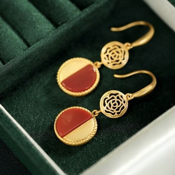 Charming Earring for Any Occasion