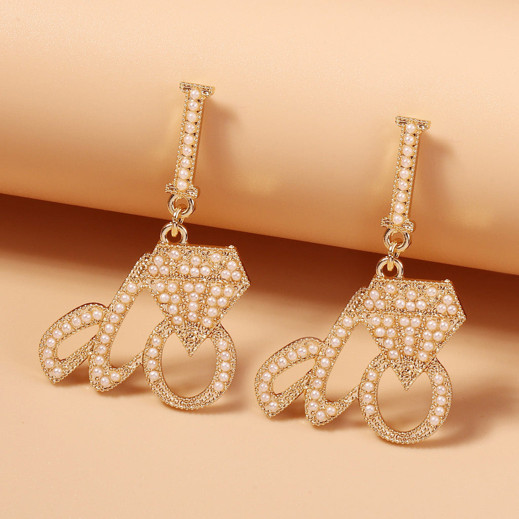 Charming Earring for Any Occasion
