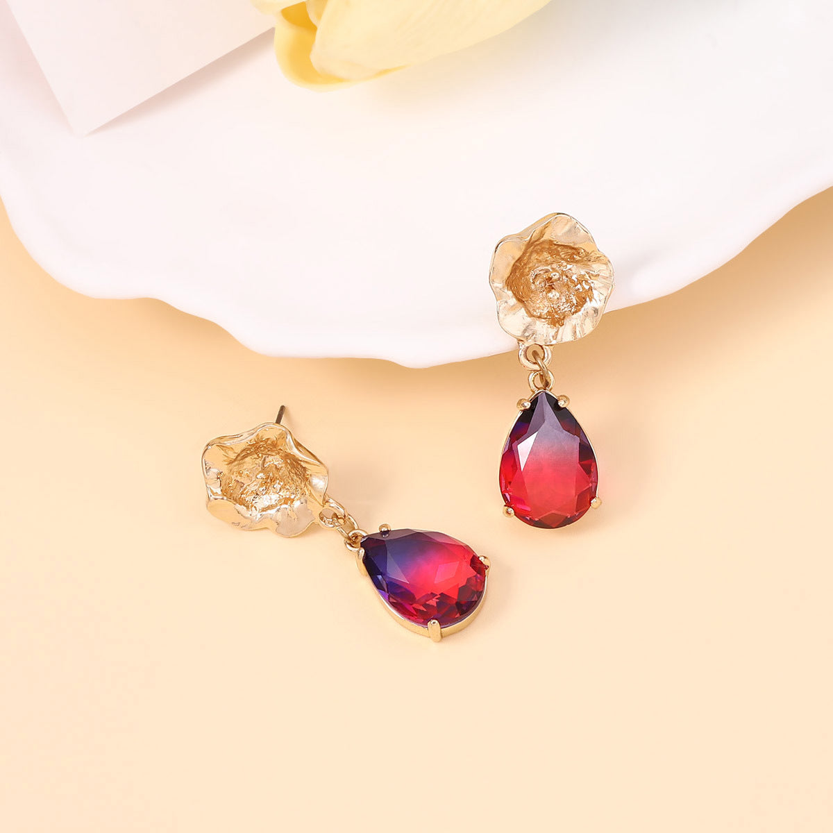 Elegant Gold Earring for Every Occasion