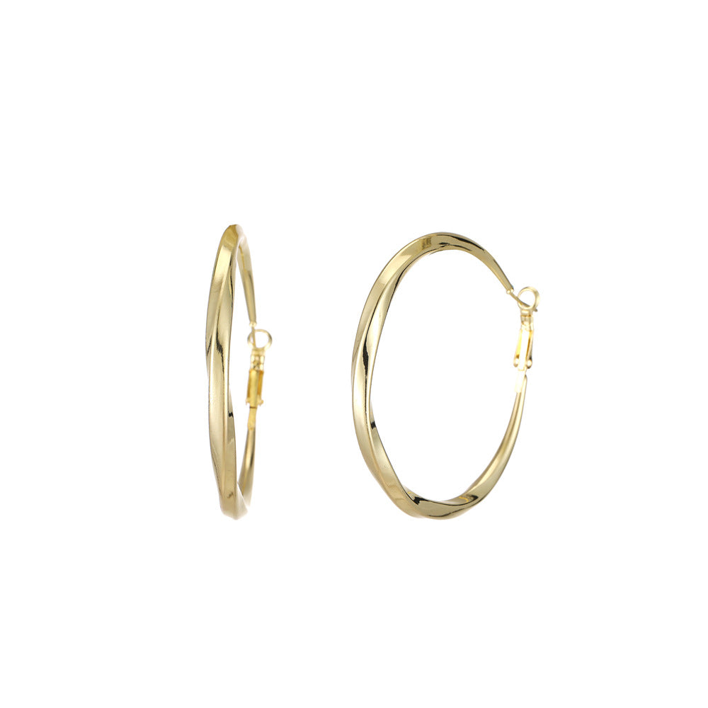 Classic Gold Earring with Timeless Appeal