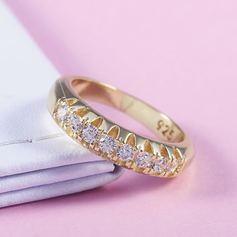 Classic Gold Ring with Timeless Appeal