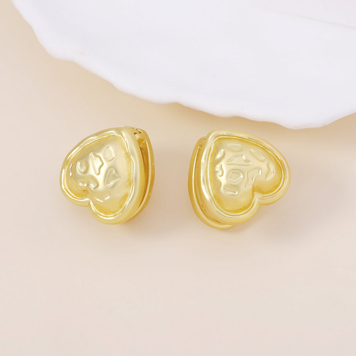 Charming Piece for Any Occasion