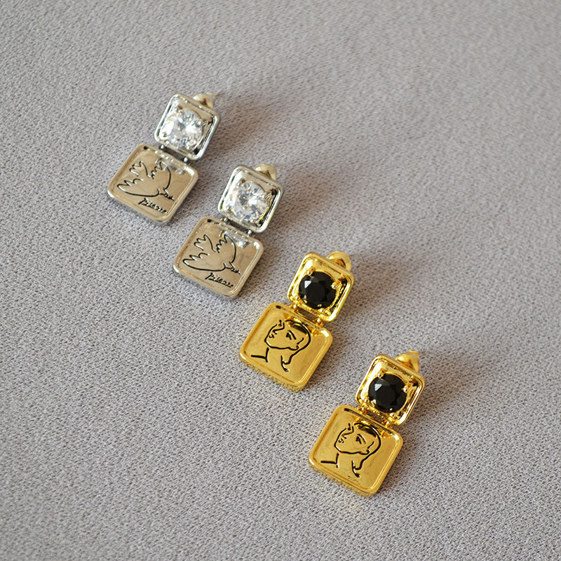 Charming Silver Earring for Any Occasion