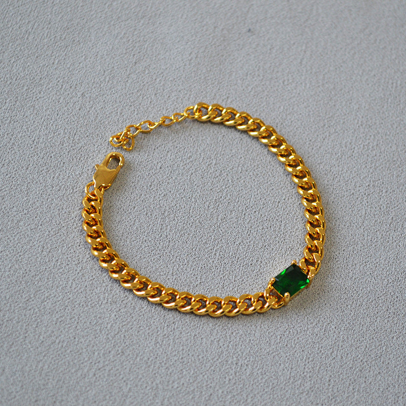 Charming Gold Necklace for Any Occasion