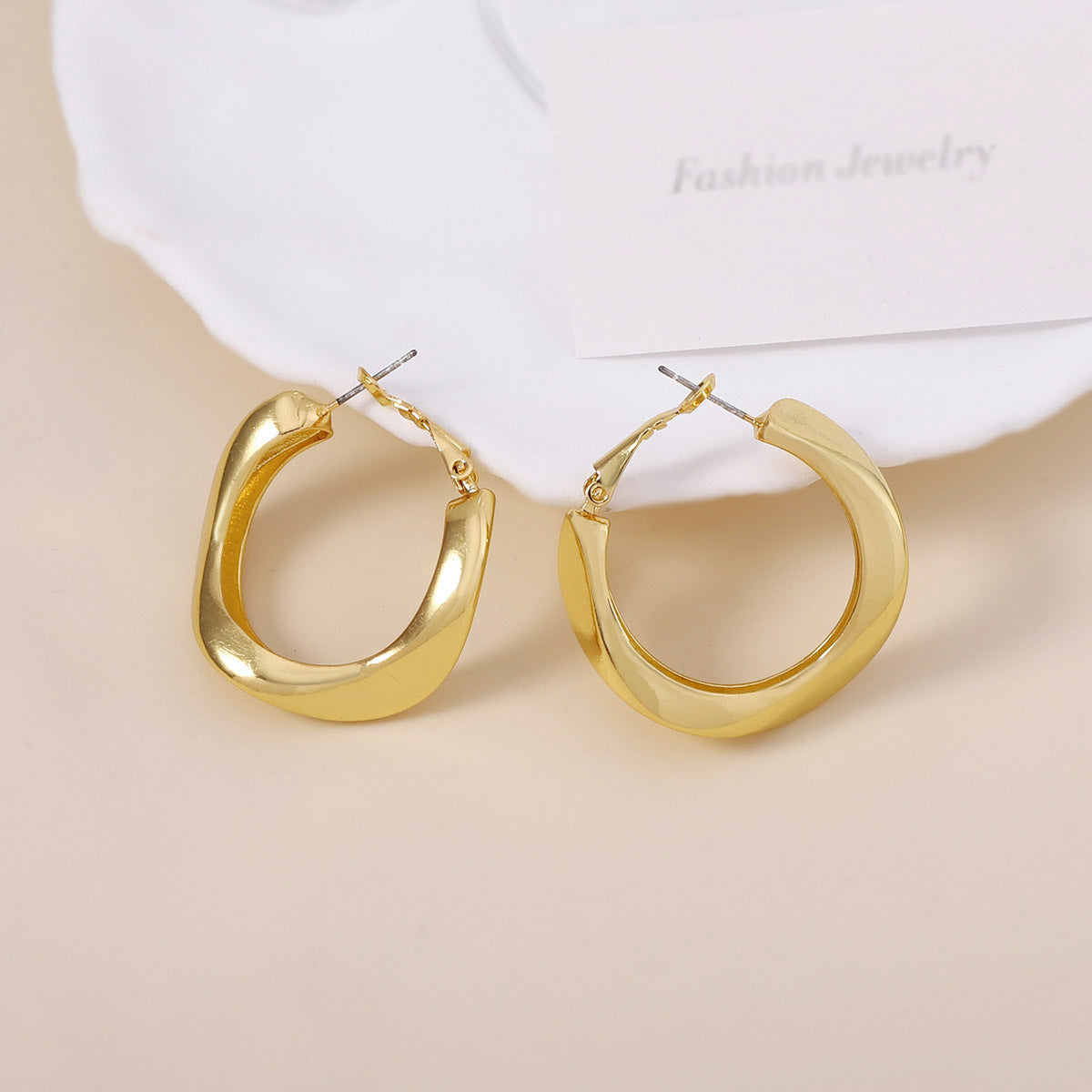 Charming Earring for Any Occasion