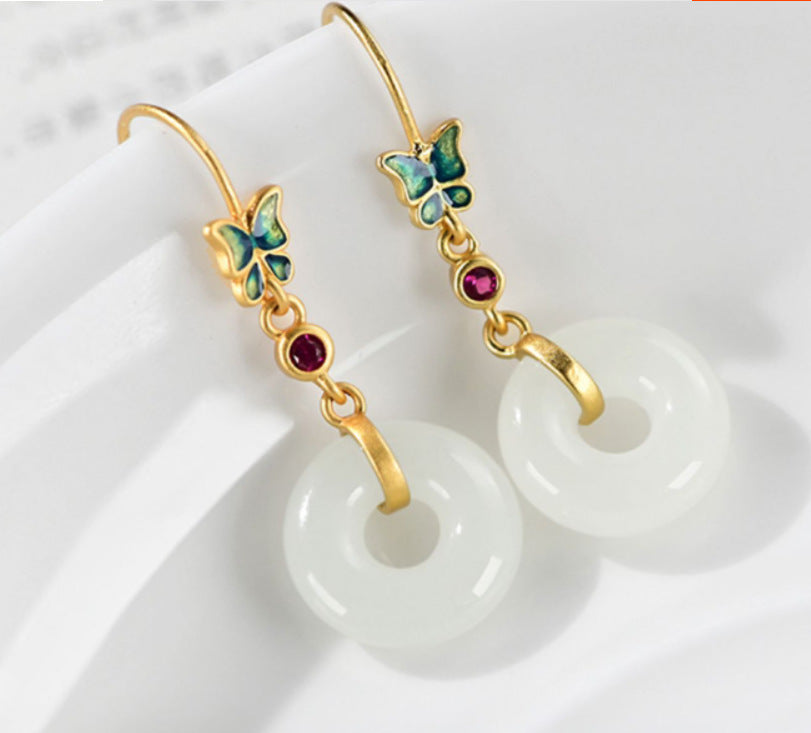 Classic Gold Earring with Timeless Appeal
