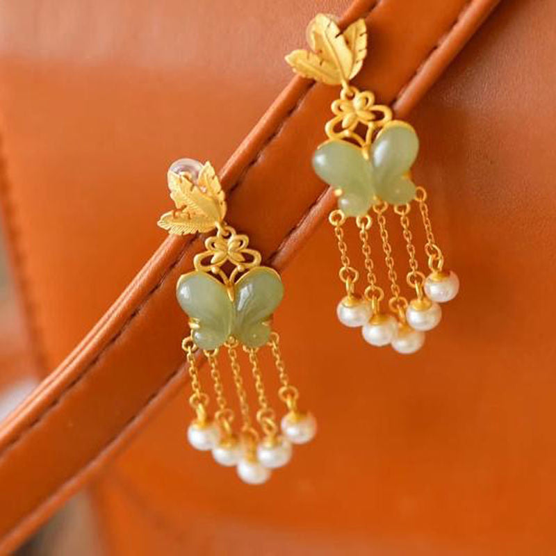 Charming Silver Earring for Any Occasion