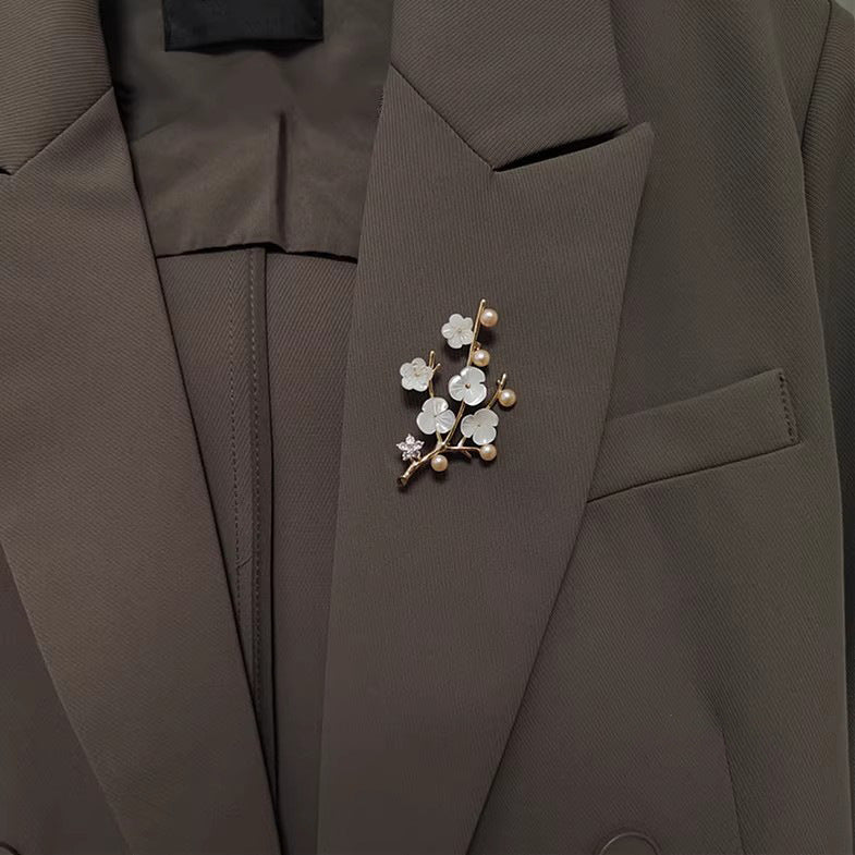 Charming Pearl Piece for Any Occasion