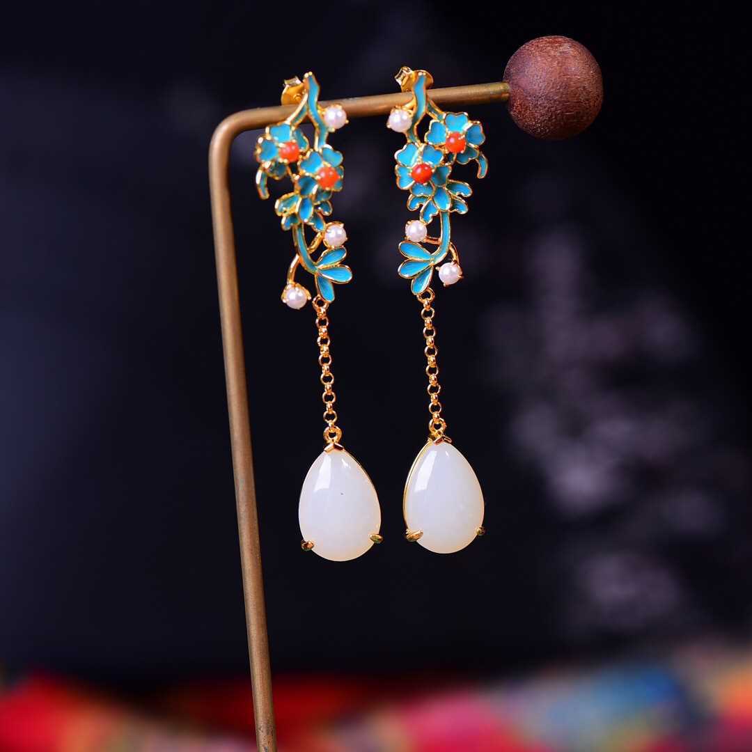 Beautiful Silver Earring with Unique Style