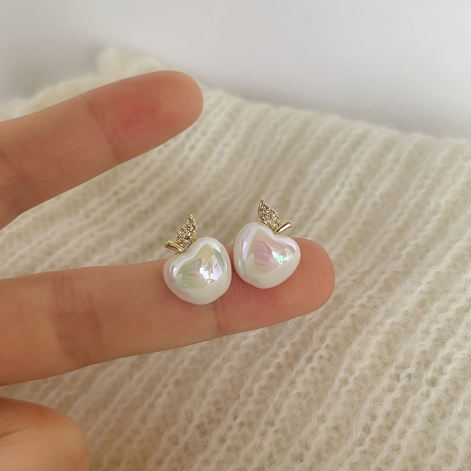 Classic Pearl Earring with Timeless Appeal