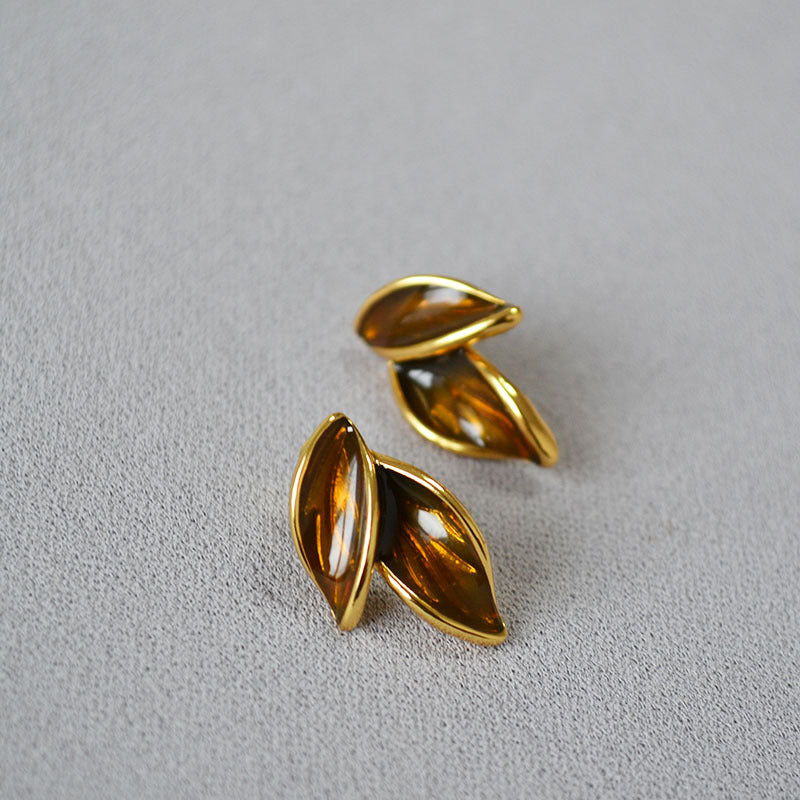 Charming Silver Earring for Any Occasion