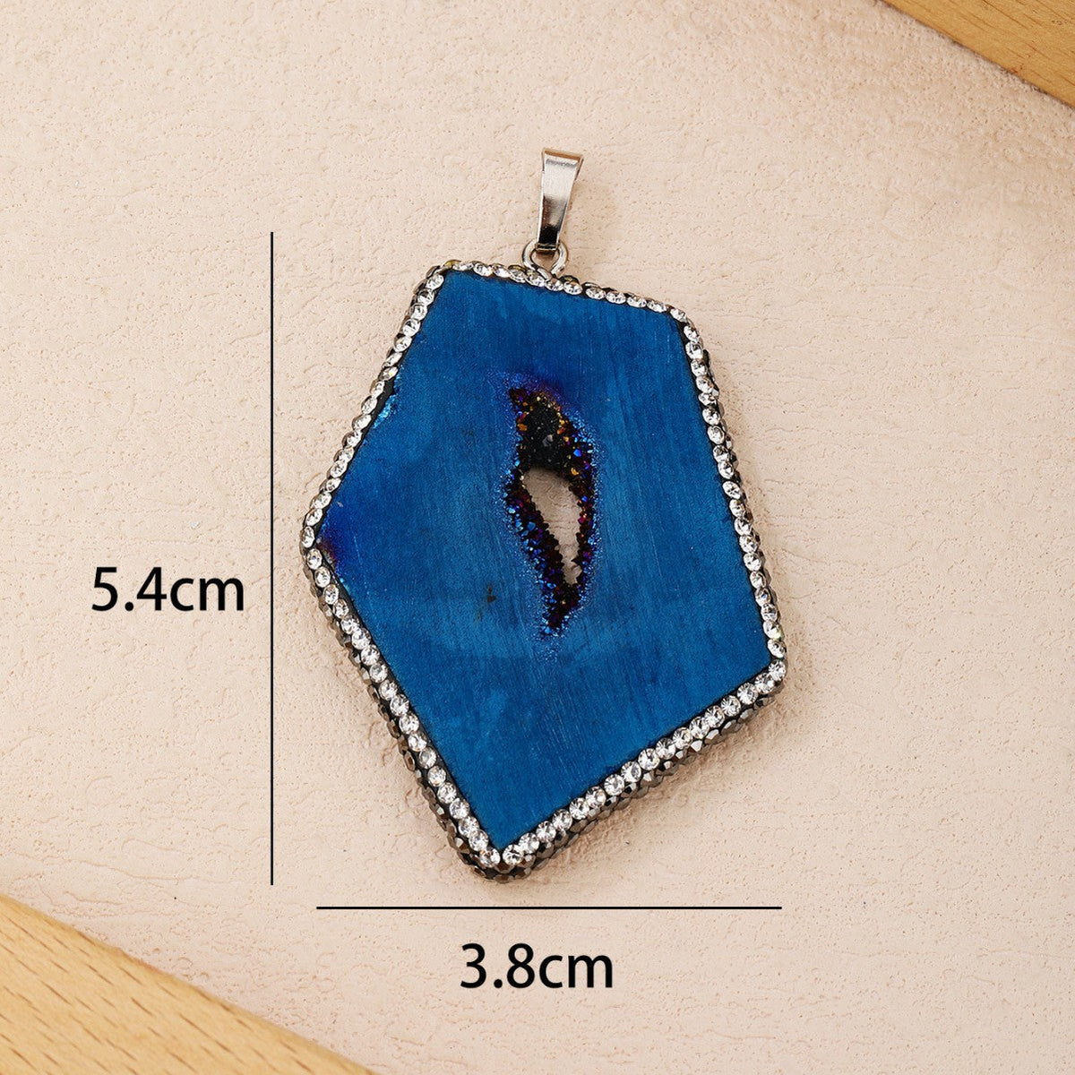 Elegant Gold Pendant for Every Occasion