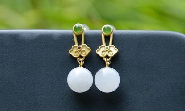 Delicate Artisan Gold Earring