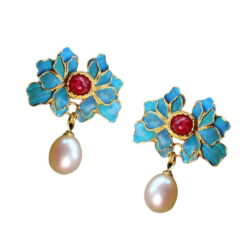 Charming Gold Earring for Any Occasion