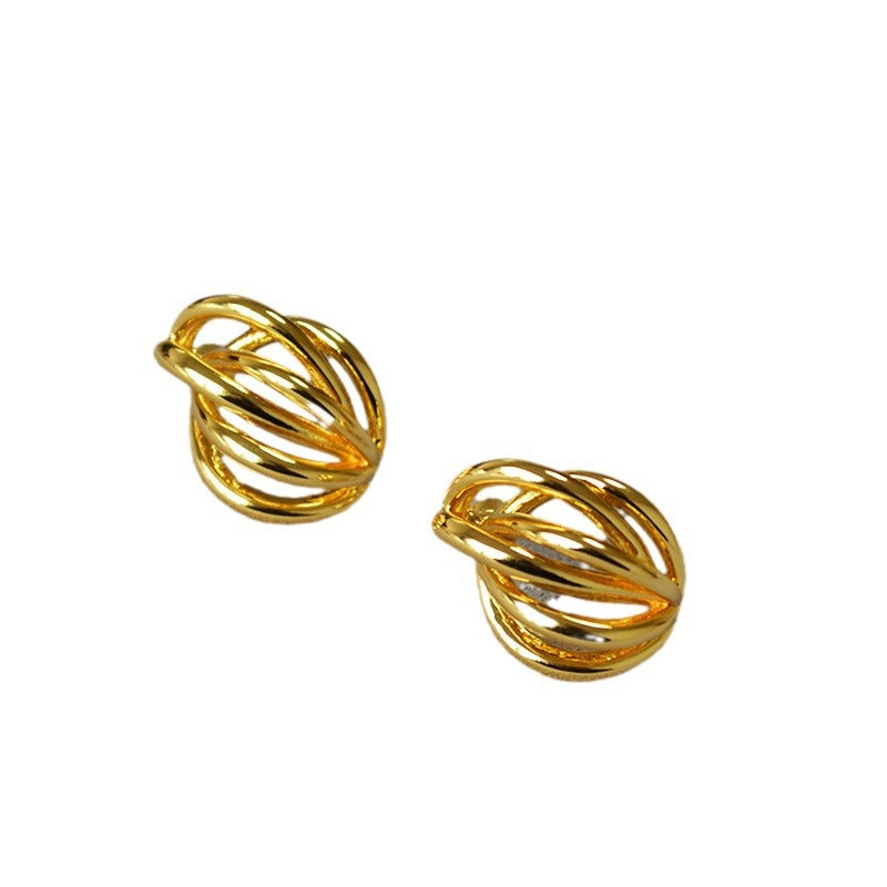 Charming Gold Earring for Any Occasion